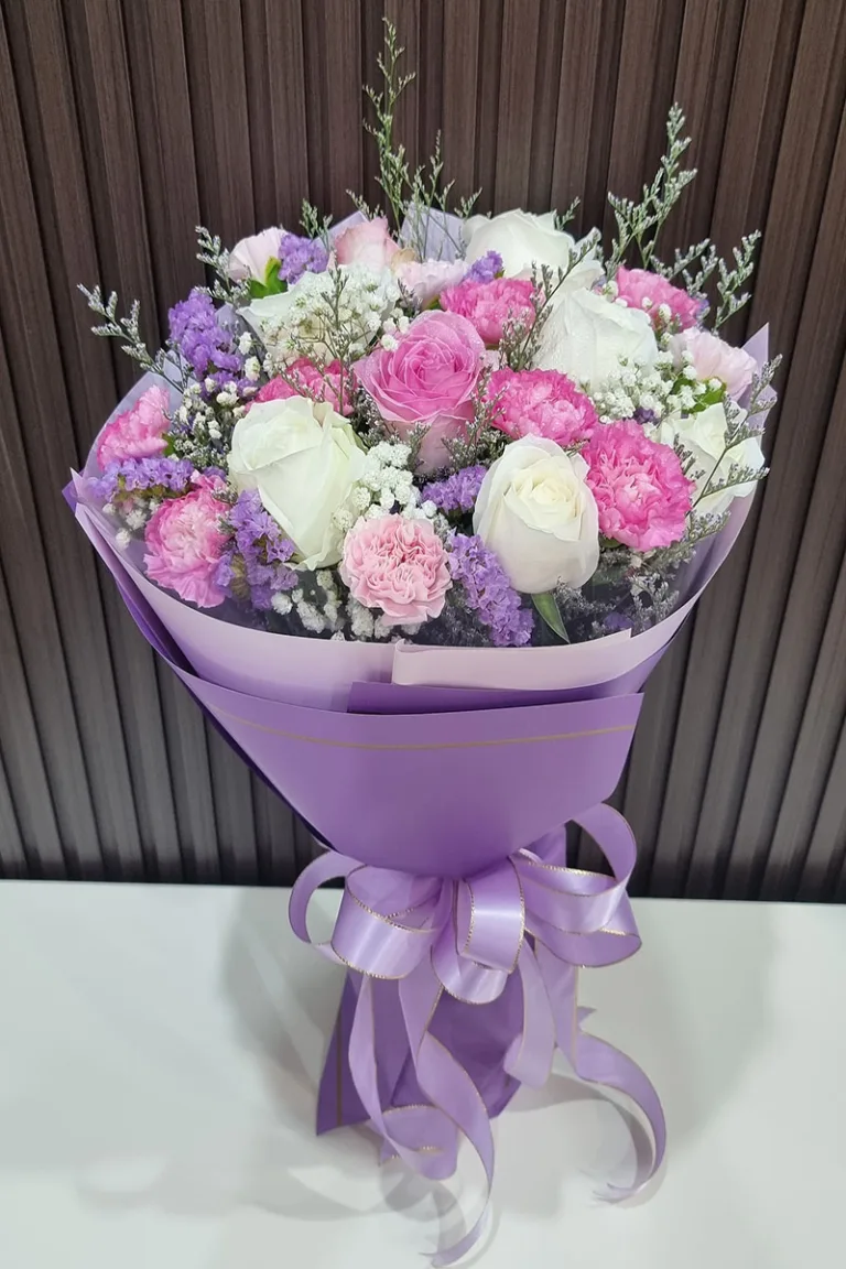 ช่อดอกไม้สดสีม่วง