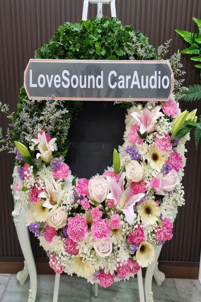 พวงหรีดดอกไม้สดสีชมพู