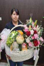 กระเช้าผลไม้ ดอกไม้สด