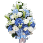แจกันดอกไม้สดโทนสีฟ้า