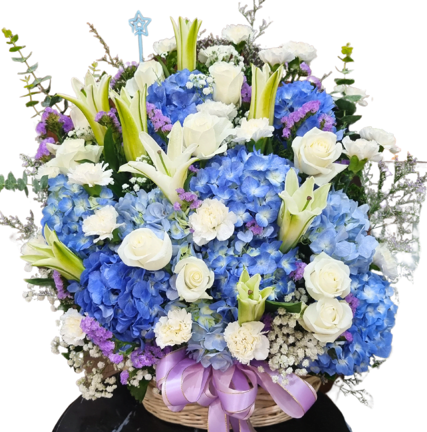 กระเช้าดอกไม้สดโทนสีฟ้า