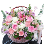 กระเช้าดอกไม้สดโทนสีอ่อน-สีชมพู
