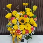 แจกันดอกไม้สดสีเหลิอง