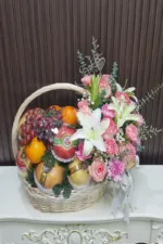 กระเช้าผลไม้ดอกไม้สด