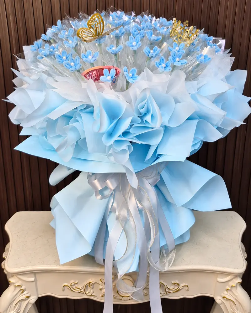 ช่อเจ้าหญิงสีฟ้า ช่อเปล่าใส่แบงค์เอง 50 ใบ ตกแต่งดอกไม้ลวดกำมะหยี่ มงกุฎและผีเสื้อ