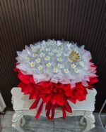 ช่อเจ้าหญิงสีแดงสด 50 ใบ มุมด้านหน้า